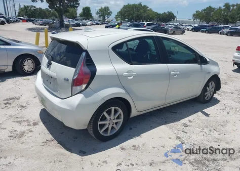 2015 Toyota Prius C Three z USA, uszkodzony, nr VIN JTDKDTB33F1087207